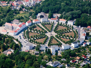 Blick aus der Luft auf den Markt von Putbus